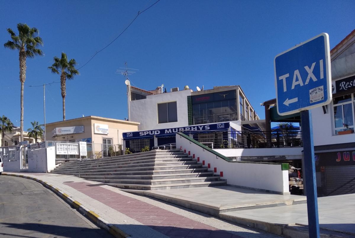 Taxi La Zenia transfer till Alicante flygplats